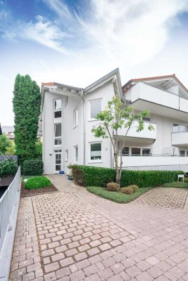 Großzügig, hell, frisch renovierte 4-Zimmer Wohnung mit Sauna