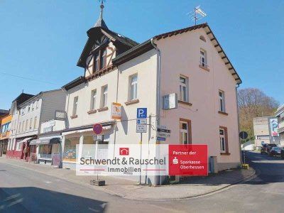 Großes Wohn-/Geschäftshaus mit großen Nebengebäuden in Nidda