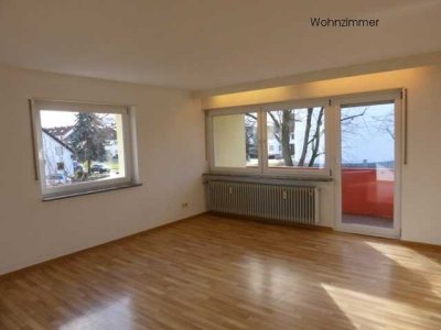 Schön geschnittene 3-Zimmerwohnung in bester Lage EG, EBK , TL - Bad ,  Gäste WC, 2 Balkone