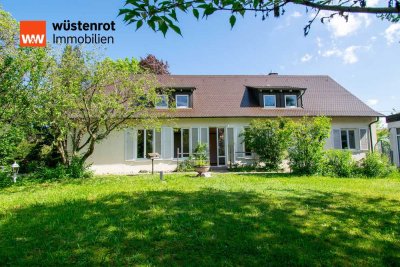 Herrschaftliches Anwesen mit großem Garten,
Poolhaus und viel Platz für die ganze Familie