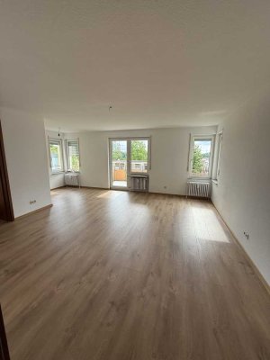 Sonnige 2-Zimmer Wohnung mit Balkon und TG-Stellplatz in Stuttgart!