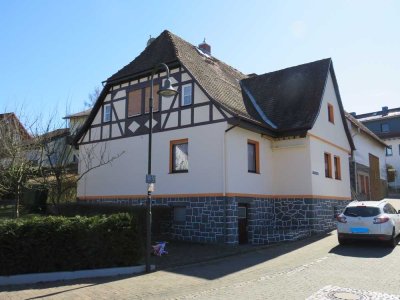 1-2 FH mit großer ausbaubarer Scheune, schöne ruhige Lage