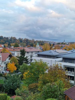 Elegante 2 Zimmer-Wohnung mit einem fantastischen Blick über Bad Tölz und umlaufenden Balkon