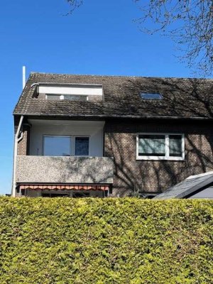 Dachgeschoss-Wohnung mit sonniger Dachterrasse und eigenem Parkplatz!