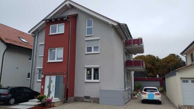 Ruhige, helle 4-Zimmer-Wohnung mit gehobener Innenausstattung mit EBK in Ubstadt-Weiher
