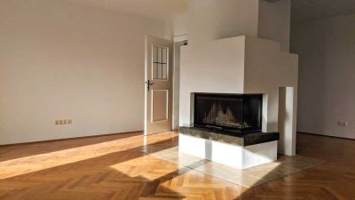 Große 3-Zimmer-Wohnung mit 2 Balkonen, Kamin, EBK und zusätzl. Raum im Tiefparterre in bester Lage