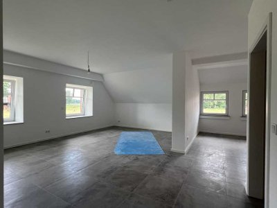 Erstbezug: Zwei-Zimmer-Wohnung im Dachgeschoss