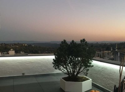ATEMBERAUBENDE Penthouse-Wohnung 200m² Panorama-Aussicht 4 Bäder Überdachte MEGA-Terrasse Balkon EBK