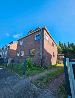 Großes Einfamilienhaus mit bebaubarem Grundstück - Nähe Aachen
