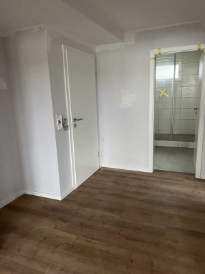 Komplett renovierte 1-Zimmer Wohnung mit Stellplatz in Goldbach