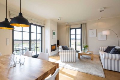 Reetdachvilla auf Rügen - Ferienhaus direkt an der Feldkante mit Weitblick, Sauna & Kamin