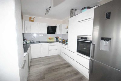 4 Zimmerwohnung mit Einbauküche, Balkon und modernem Wohnkomfort
