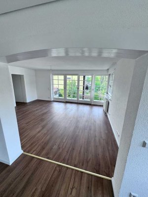 Erstbezug nach Sanierung mit Balkon: Stilvolle Helles 4-Zimmer-Wohnung in Biberach