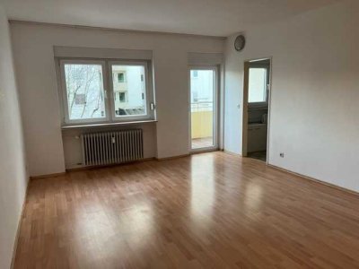 Ruhige 1 ZKB-Wohnung mit Balkon/zur Hofseite ausgerichtet