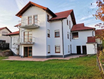 Ansprechende und vollst. renovierte 4,5-Raum-Souterrain-Wohnung mit geh. Innenausstattung