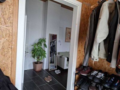 Altbau 1-Zimmer-Erdgeschosswohnung mit Wohnküche in Neugilching