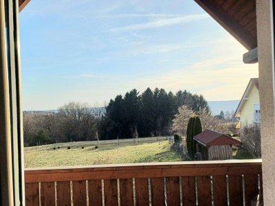 Schöner Ausblick, sonnige 2ZI mit Balkon und Garten, Klimaanlage und Parkplatz