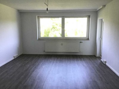 Moderne und großzügig aufgeteilte Wohnung mit Balkon