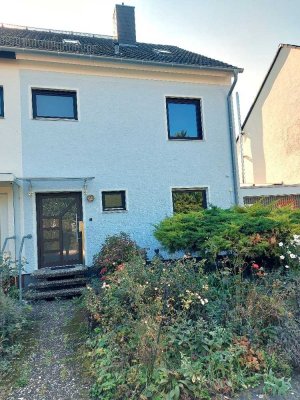 Tolle Doppelhaushälfte in 1A-Ortsrandlage von Ober-Olm mit Garten, Terrasse und Garage.