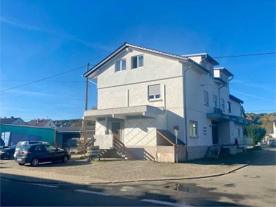 Attraktives Mehrfamilienhaus mit großem Grundstück und vielseitigem Nutzungspotenzial