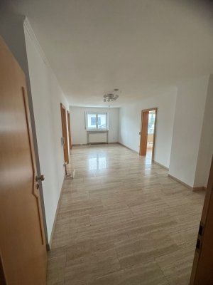 Sonnige 3-Zimmer-Wohnung mit zwei Balkonen und EBK