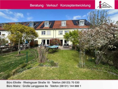 Modernes Niedrigenergiehaus mit Terrasse und schönem eingewachsenem Garten in guter Lage