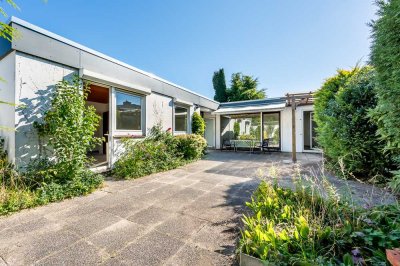 Lichtdurchfluteter, barrierearmer Bungalow mit sonnigem Atriumgarten in begehrter Wohnlage
