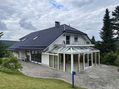 Exklusives Ein/Zweifamilienhaus in ruhiger Ortsrandlage von Niederdresselndorf!