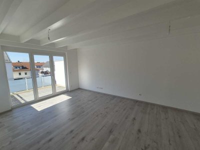 Helle 3,5-Zimmer DG-Wohnung mit Balkon und Einbauküche in Weingarten
