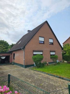 WOHNTRAUM MIT EINLIEGERWOHG IN ZENTRALER U. GRÜNER LAGE  V. LÜTJENBURG, OSTSEENÄHE