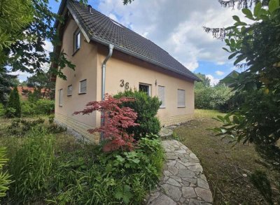Einfamilienhaus, großer Garten, Doppelcarport bezugsfrei