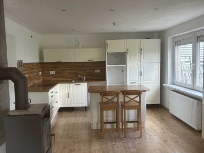 Geräumiges Einfamilienhaus mit 6 Zimmern und Garage in Teuschnitz