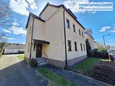 Teilvermietetes Dreifamilienhaus in schöner Wohnlage mit zwei Einzelgaragen
