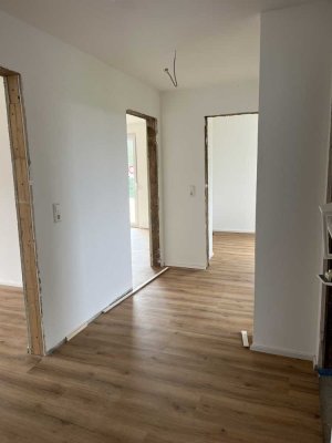 Helle, neu renovierte 4 Zimmer-Wohnung