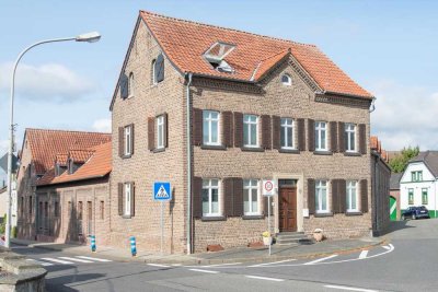 Erdgeschosswohnung mit Terrasse in idyllischer Hofanlage