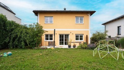 Charmantes Einfamilienhaus mit Nebengebäude und Doppelcarport – Ihr neues Zuhause wartet!
