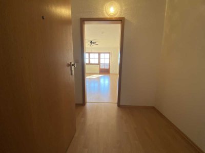 Großzügige 1-Zimmer-Wohnung mit Balkon, EBK, möbliert, in sehr guter Lage