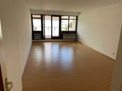 Zentral gelegene 2-Zimmer-Wohnung mit TG-Doppelparkerstellplatz am Bahnhof Asperg