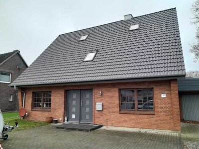 Modernisiertes Einfamilienhaus mit Garage und Garten