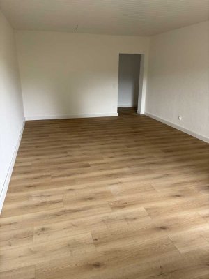 Sofort bezugsfrei: Modernisierte Maisonette-Wohnung mit vier Zimmern und Loggia in Venn