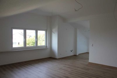 Erstbezug:Geschmackvolle 4-Zimmer-Dachgeschosswohnung in gehobener Wohnlage