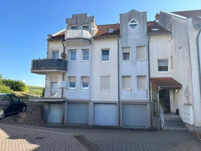 Schöne 2 ZKB Wohnung mit Balkon und Stellplätzen