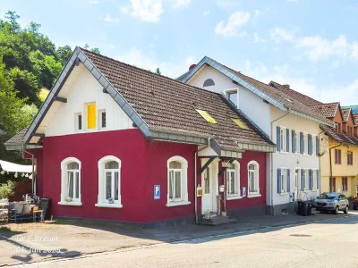 Liebhaberobjekt mit Seele:  Altbauensemble mit vier Wohnungen  und Gaststätte  in Tegernau