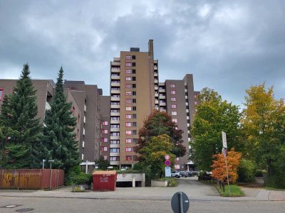 Geräumige 4,5-Zimmer-Whg. mit toller Aussicht und TG-Stellplatz: Sofort frei!