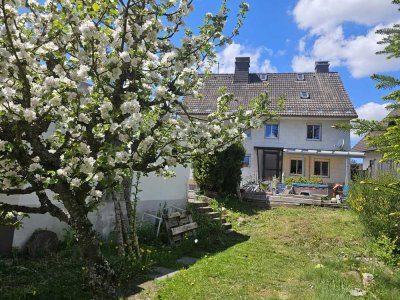Charmantes Ein-/Zweifamilienhaus mit großem Garten, 5 Garagen & Holz- Pelletheizung (2024)