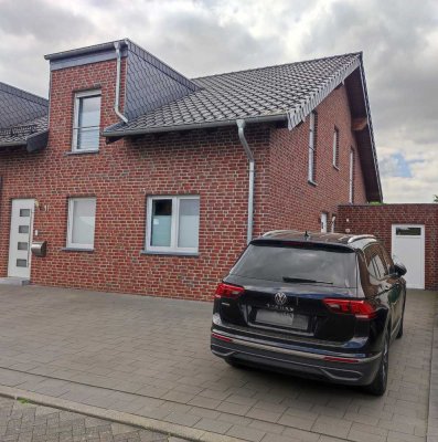 Hochwertige Erdgeschosswohnung mit Terrasse und Garten