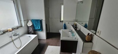 Moderne 2-Zimmer-Wohnung, Tiefgaragenstellplatz mit eigenem Wallbox – Energieeffizienzklasse A