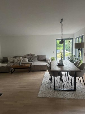 Geschmackvolle 2-Zimmer-Wohnung mit gehobener Innenausstattung mit EBK in Wilnsdorf