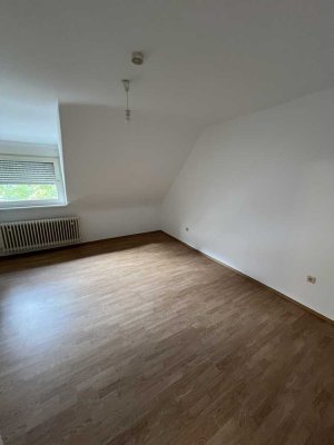 Charmante 3 ZKB Dachgeschosswohnung