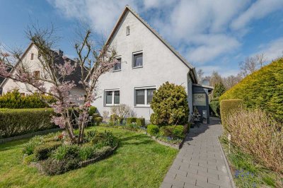 Tolles Ein- oder Zweifamilienhaus mit vielen Extras und massig Platz! Sowie gepachtetem Waldanteil.